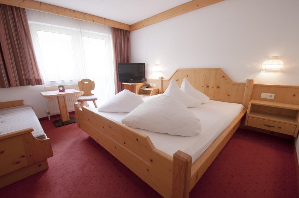 יארצנס Hotel Alpenfriede מראה חיצוני תמונה