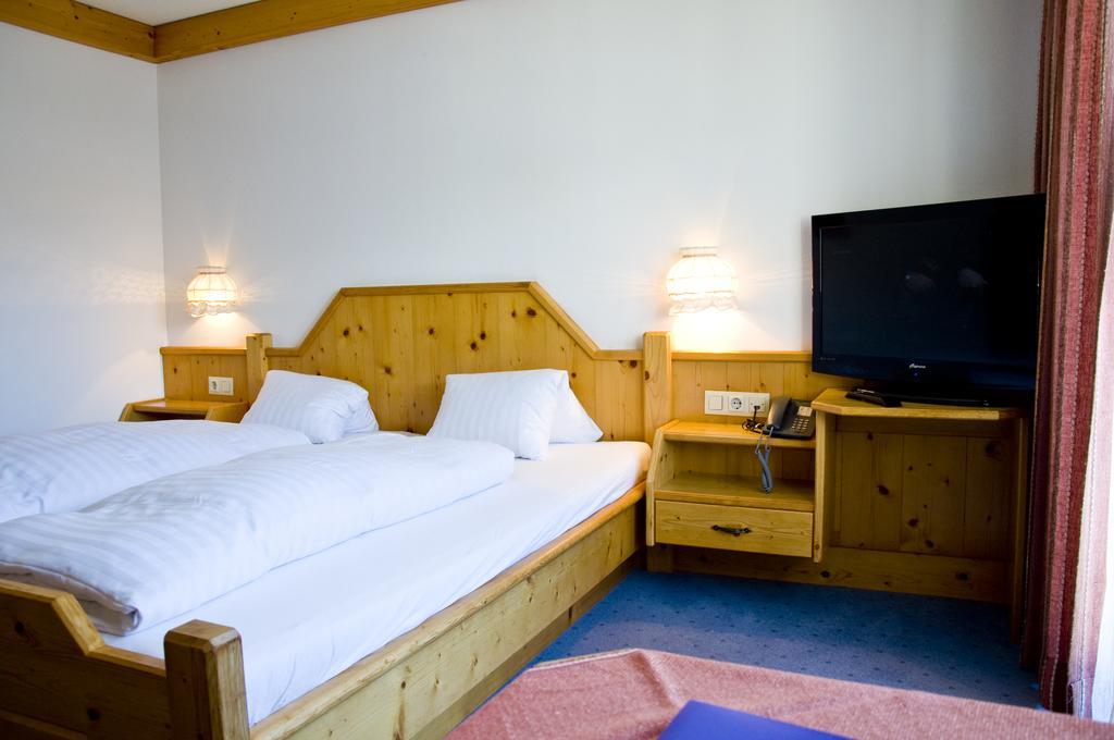 יארצנס Hotel Alpenfriede מראה חיצוני תמונה